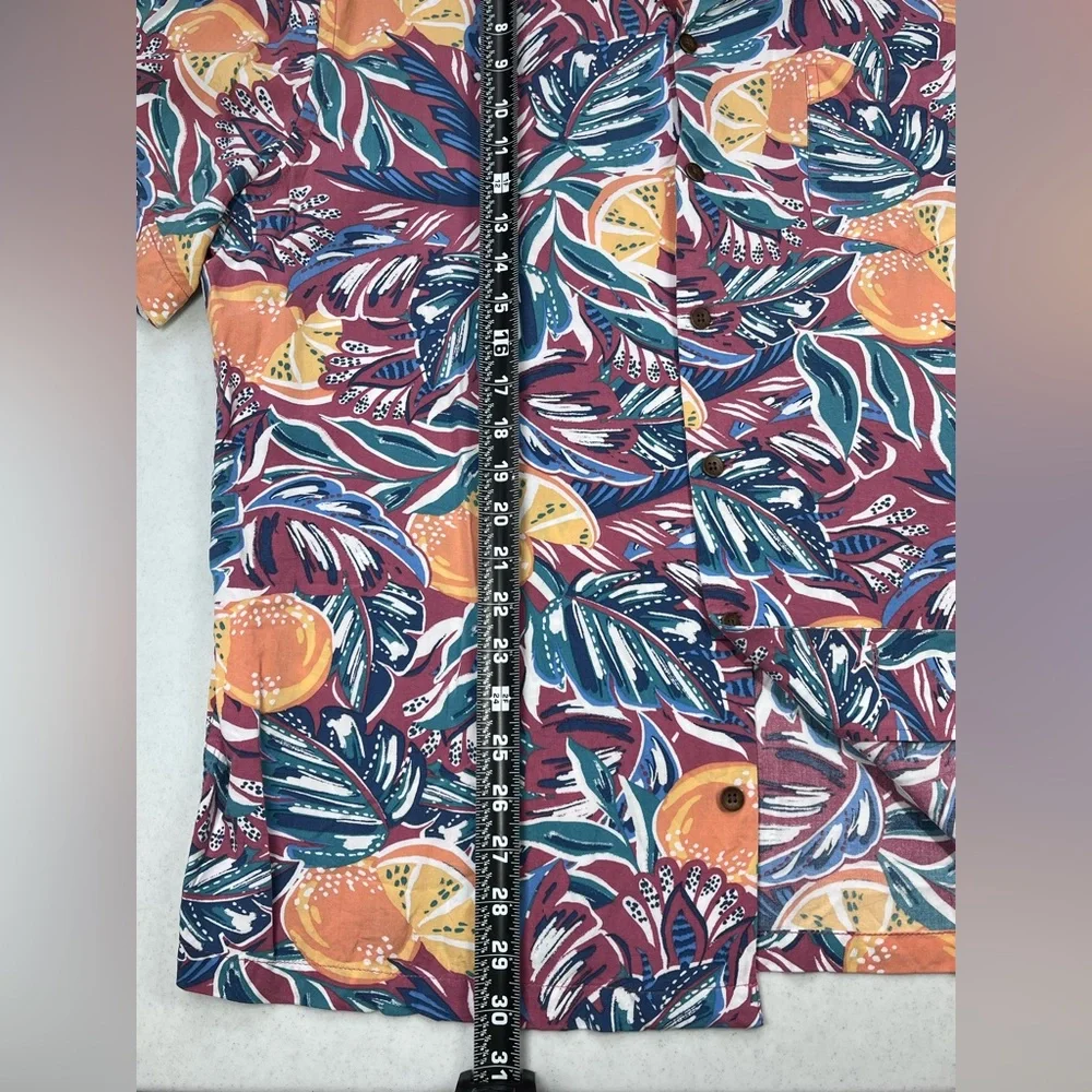 Crown & Ivy Men’s Tropical Classic Fit Short Sleeve Button Down Shirt. Large - Picture 7 of 7